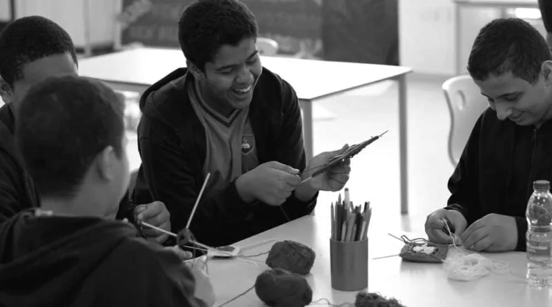 PSICÓLOGAS(OS) E ASSISTENTES SOCIAIS NA EDUCAÇÃO BÁSICA