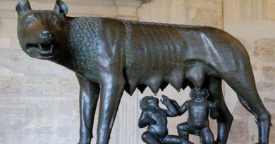 Romulo e Remo - mamando filhos da loba romana - A palavra Lupanar (prostíbulo) vem de loba - casa de lobas.
