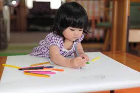 A Educação Infantil, primeira etapa da Educação Básica, é oferecida em creches e pré-escolas.
