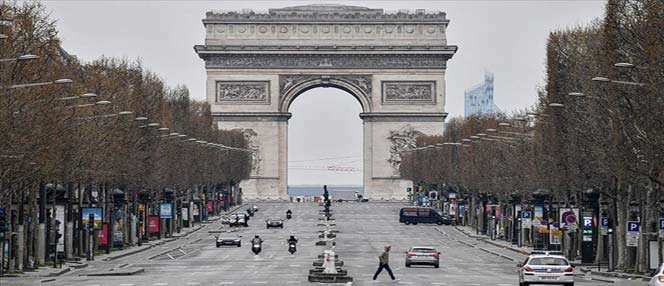 Moderação Francesa é Exemplo Democrático. O Arco do triunfo.
