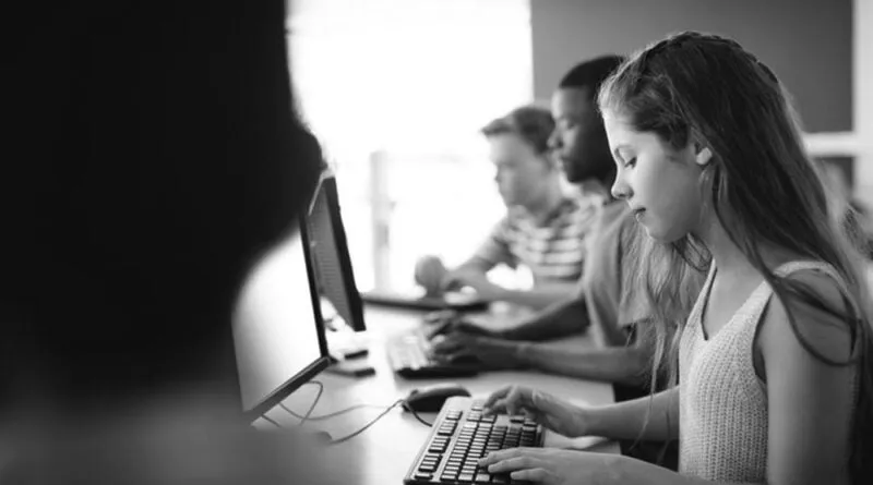 HOMESCHOOLING – “Bixo” de 7 Cabeças
