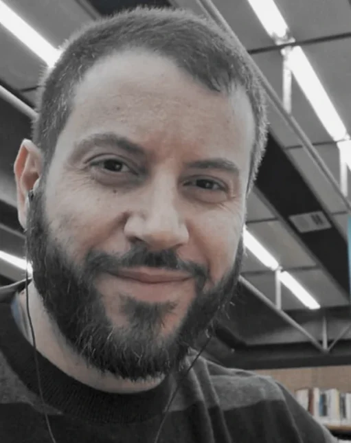 Entre a ruptura e a herança - A mediação pedagógica entre o passado e a rebeldia juvenil